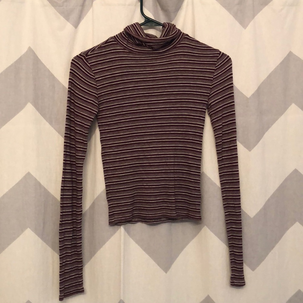 Maroon and grey long sleeve turtle neck